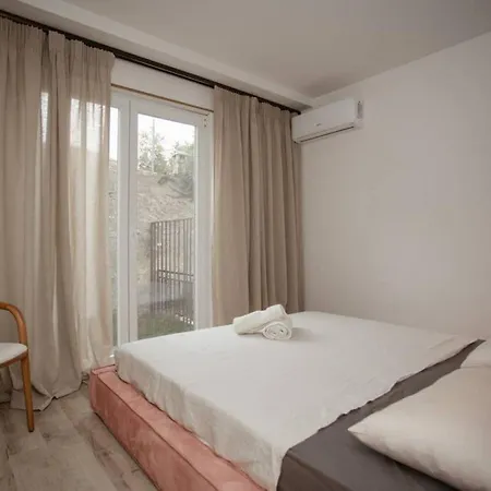 Apartment The Luxury Garden By Pikhost *