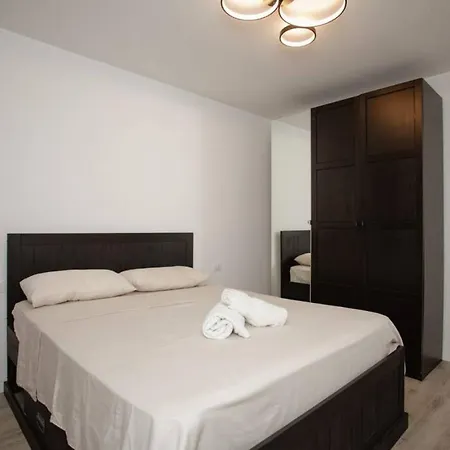 The Luxury Garden By Pikhost Apartment