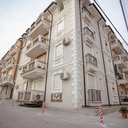 The Luxury Garden By Pikhost Apartment